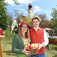 Blütenfest im Apfeldorf Puch