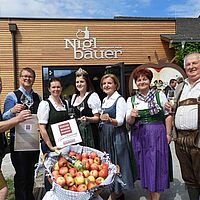 Blütenfest im Apfeldorf Puch