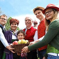 Blütenfest im Apfeldorf Puch